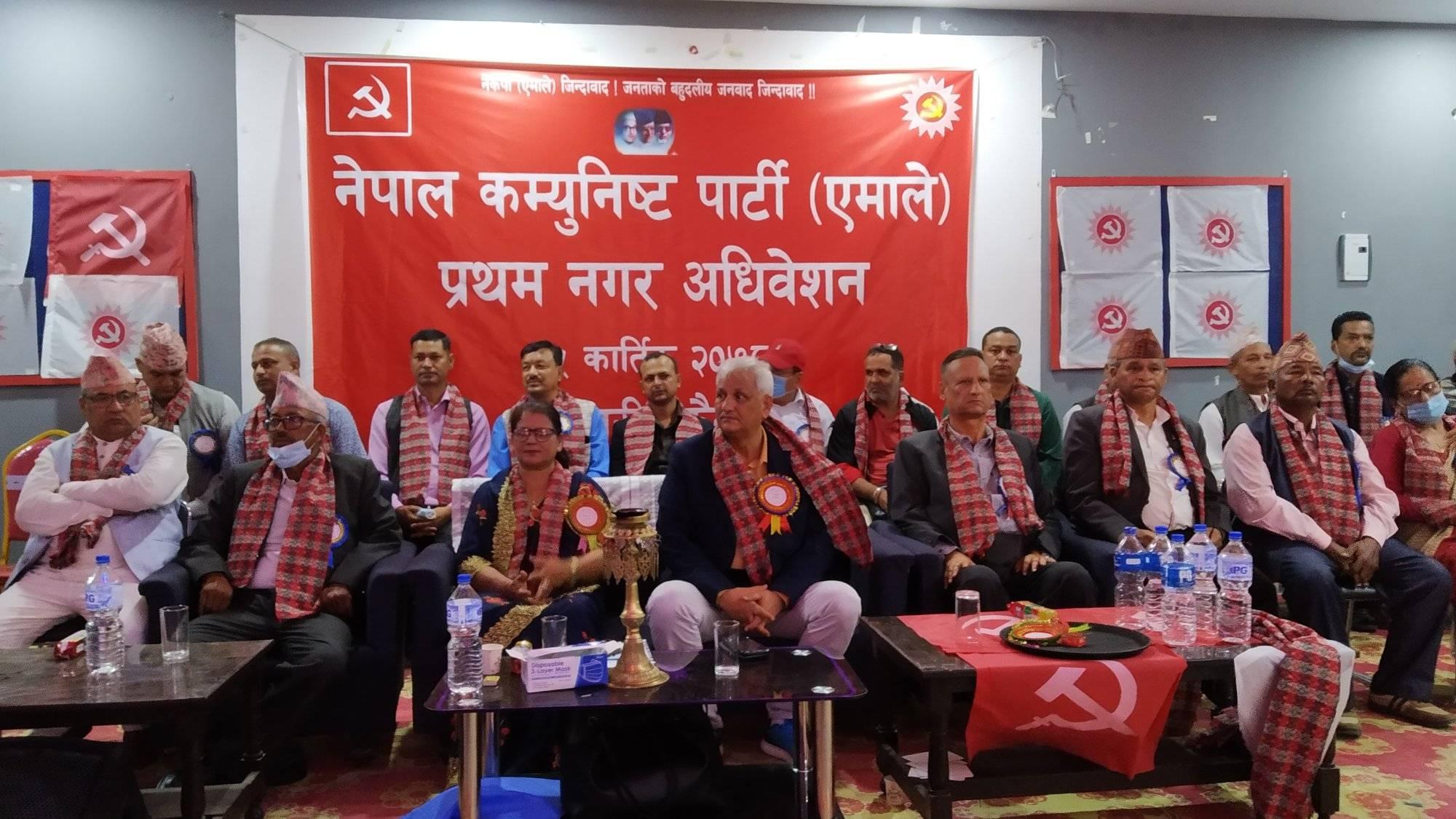 प्रचण्डले ले त बादल,लेखराजलाई बनाए तर प्रचण्डलाई कसले बनाएको  हो  यसको जबाब दिनुपर्दैन : एमाले इन्चार्ज भट्ट (भिडियो)